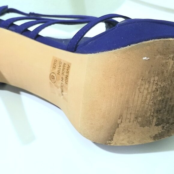 Two Lips Truly Unique Women's Heels Blue w/Metal Accents 6" - Picture 2 of 7